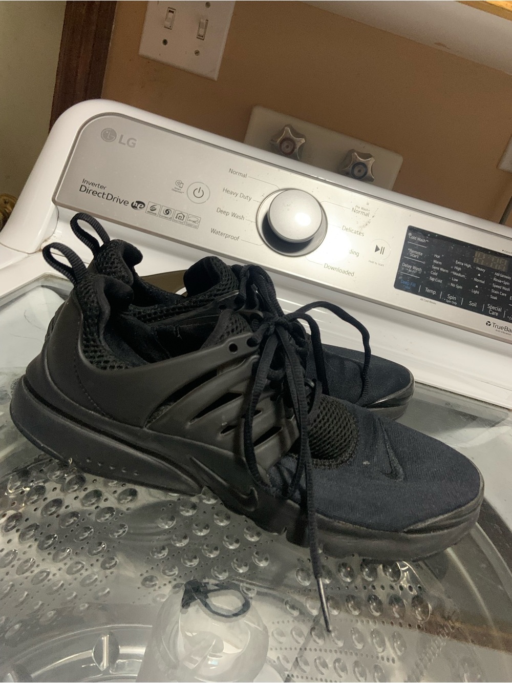 Nike Air Presto 'Triple Black' (2021) – Sleek, All-Black Comfort Sneakers